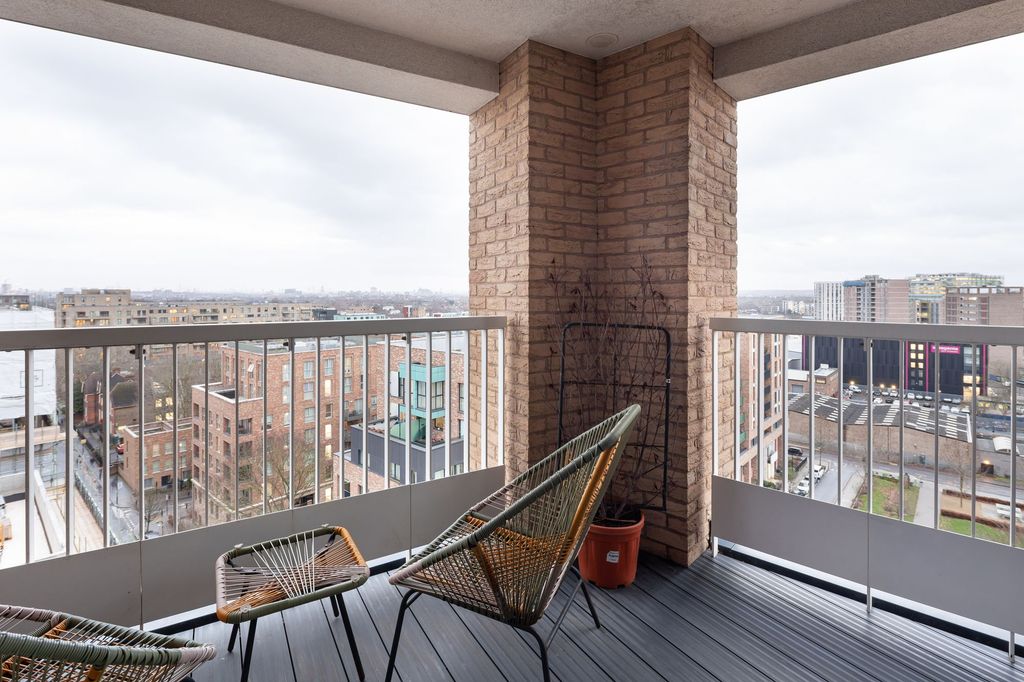 Property photo 3 of 8 Terrace