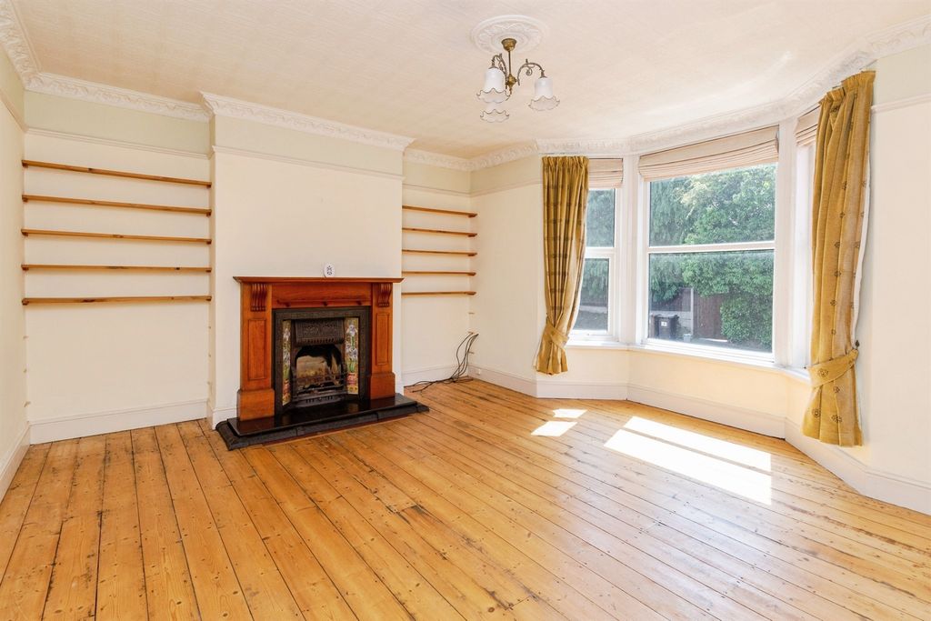 Property photo 2 of 19