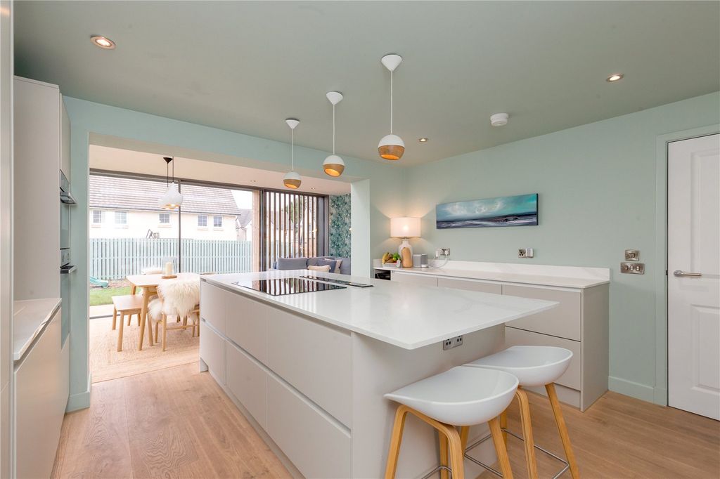 Property photo 3 of 30 Kitchen