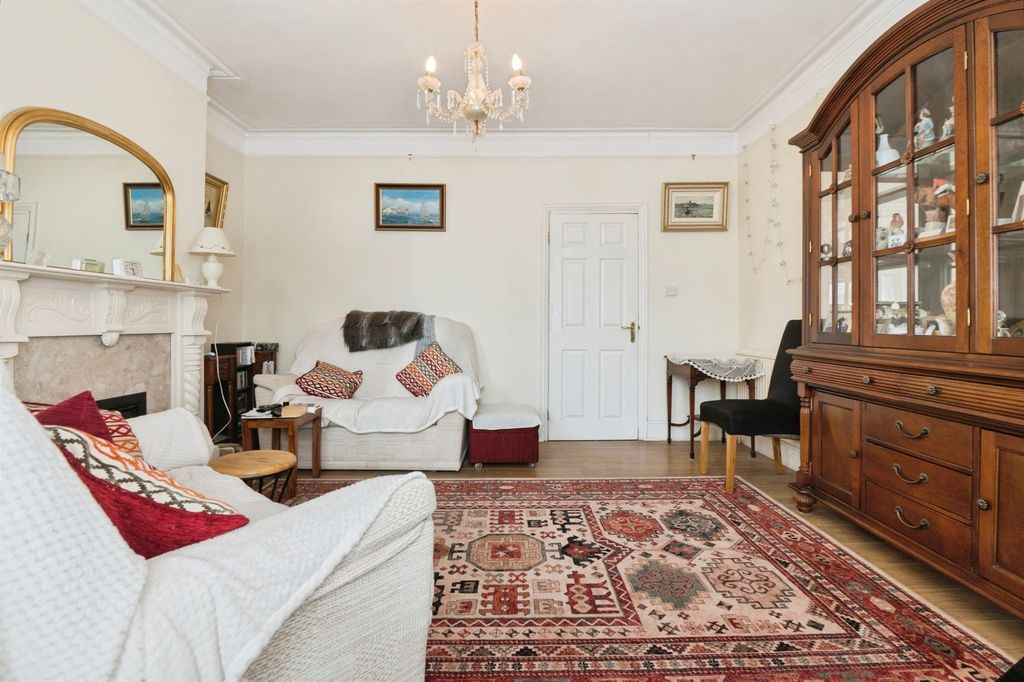 Property photo 2 of 21