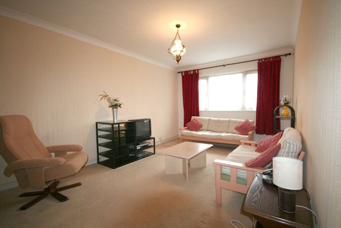Property photo 2 of 6 Living Room