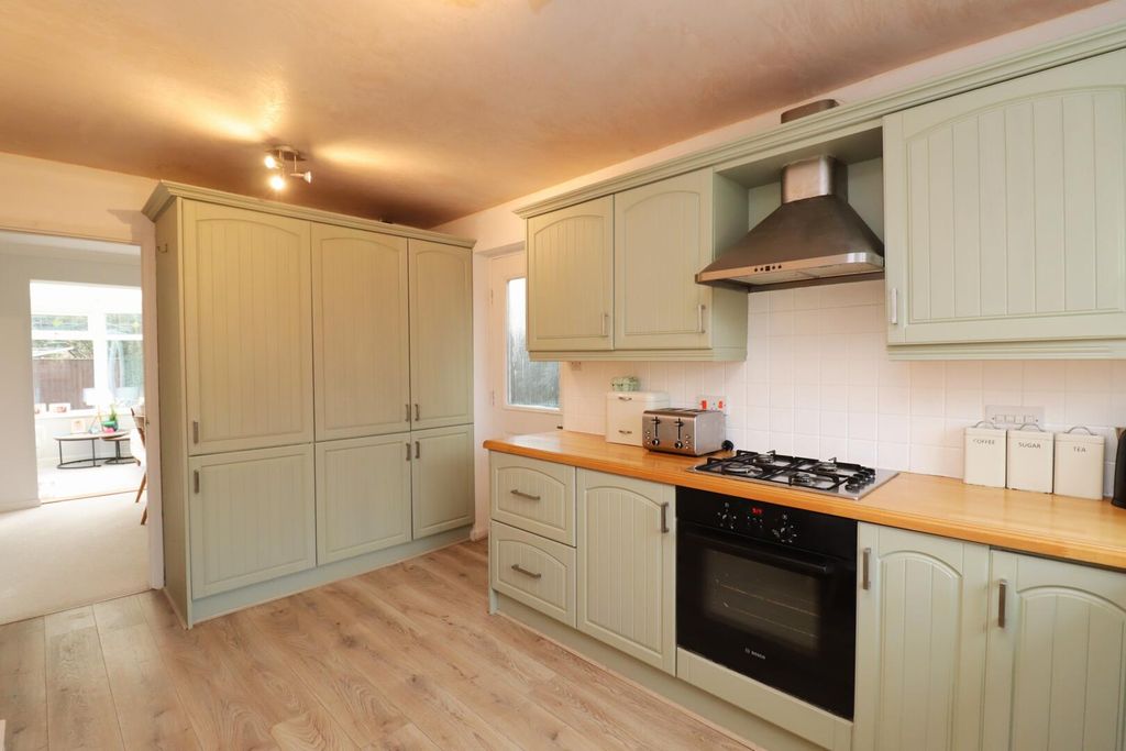 Property photo 3 of 30 Kitchen