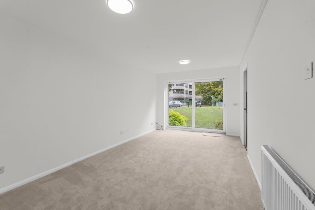 Property photo 2 of 14 5904032