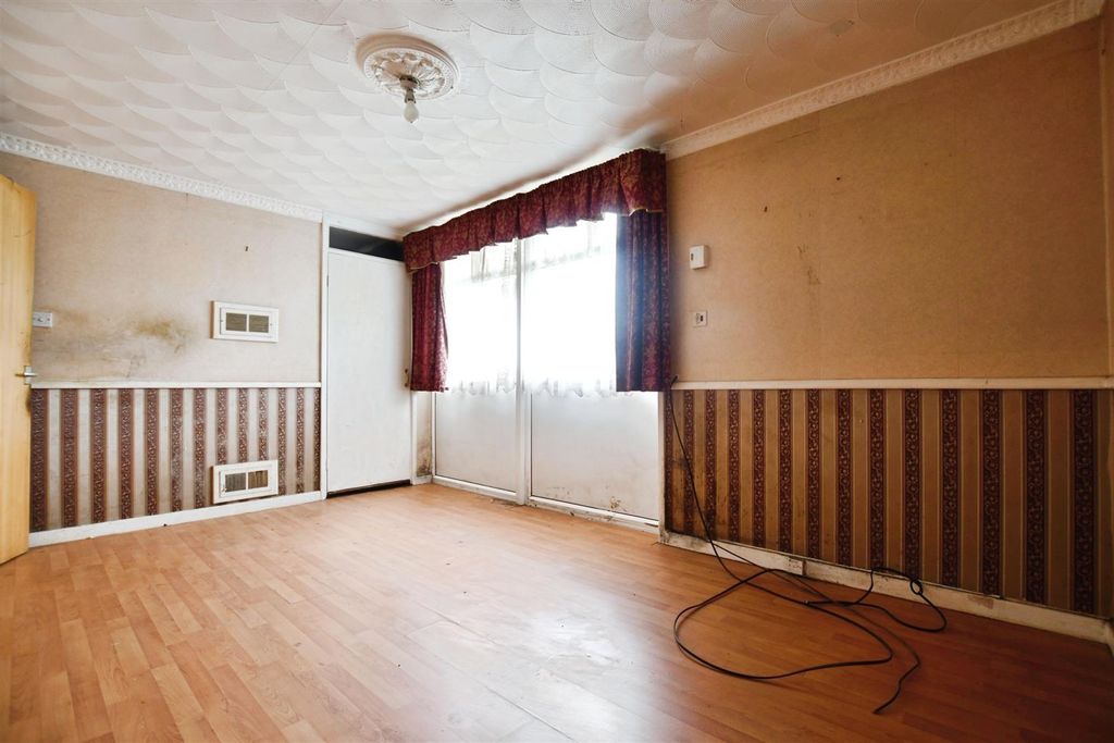 Property photo 2 of 10 Living Room