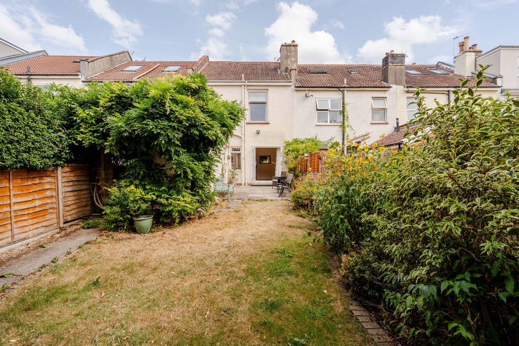 Property photo 2 of 32 27