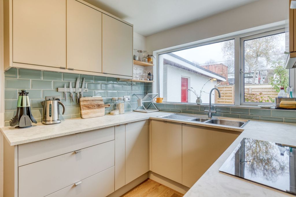 Property photo 2 of 28