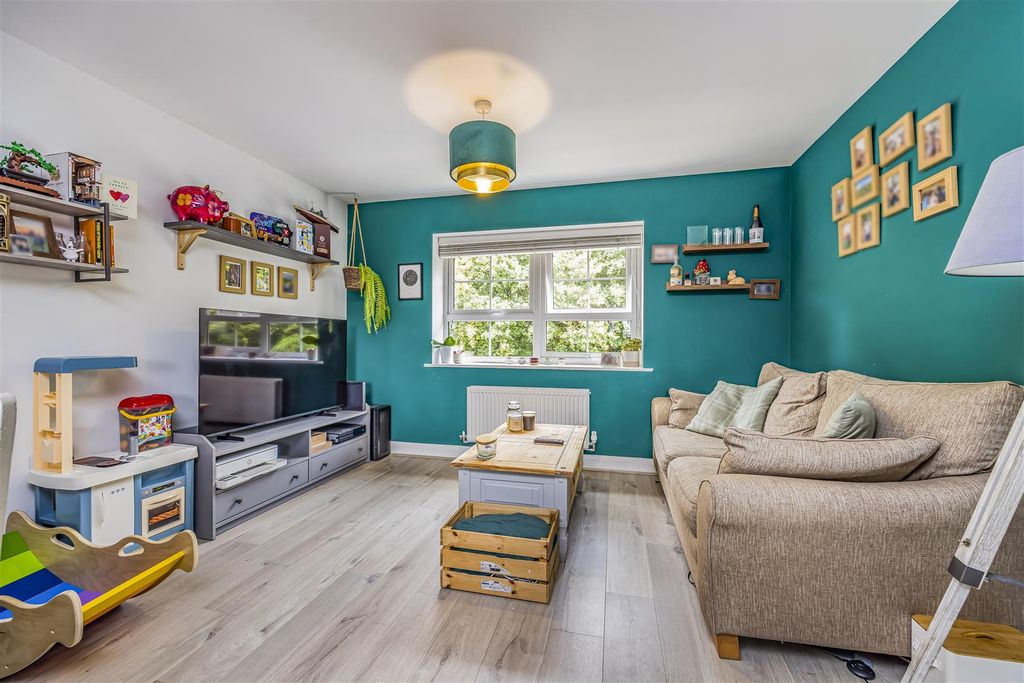 Property photo 2 of 11 Blandings Way, Emsworth-Porticomarketing-Nexa-7.Jp