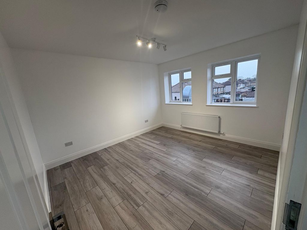 Property photo 3 of 6 Photo 2