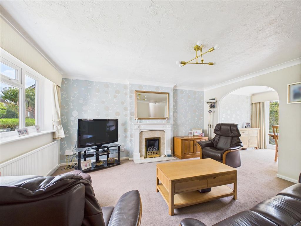 Property photo 3 of 13 Cam03303G0-Pr0178-Still012.Jpg