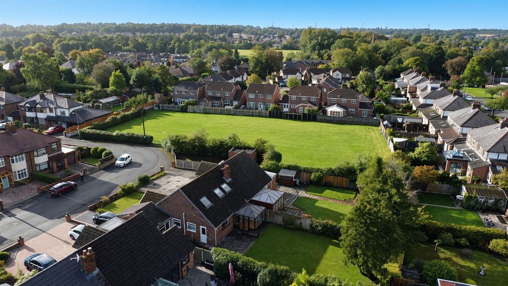 Property photo 2 of 36 Daresbury Road