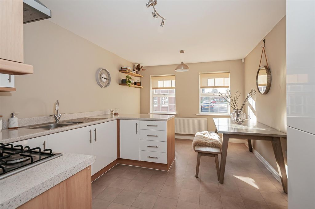 Property photo 2 of 28 31 Carter Street6.Jpg