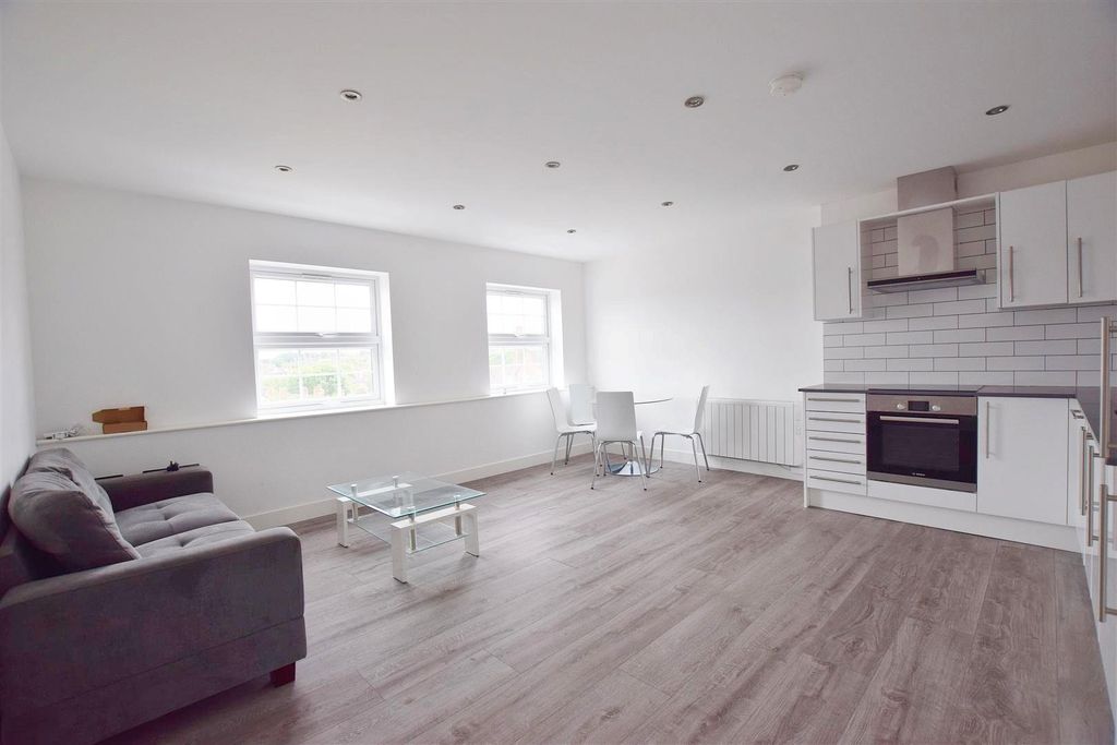 Property photo 1 of 4 18C Temple Fortune Lounge_Inpixio.Jpg