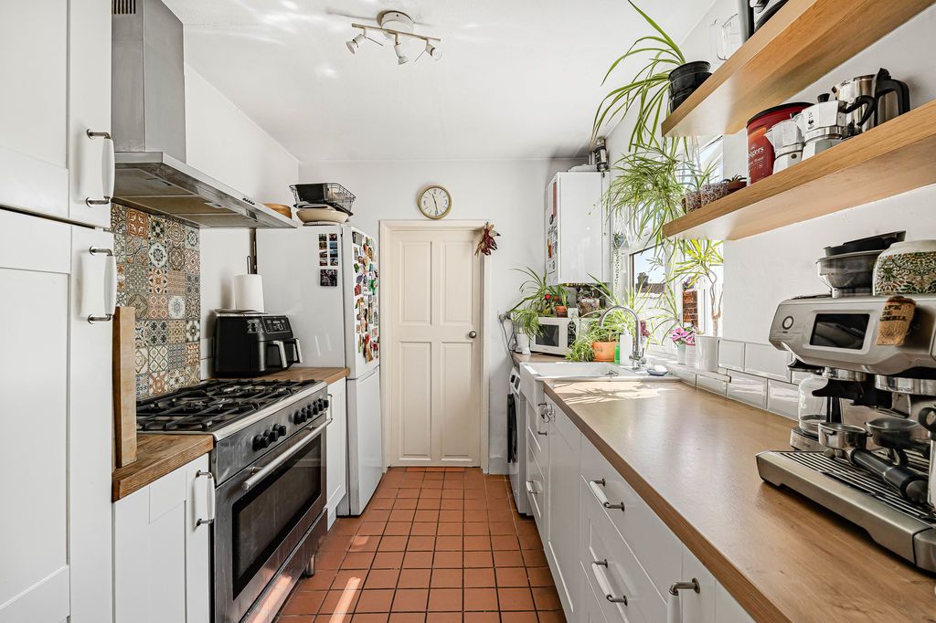 Property photo 3 of 23 Kitchen