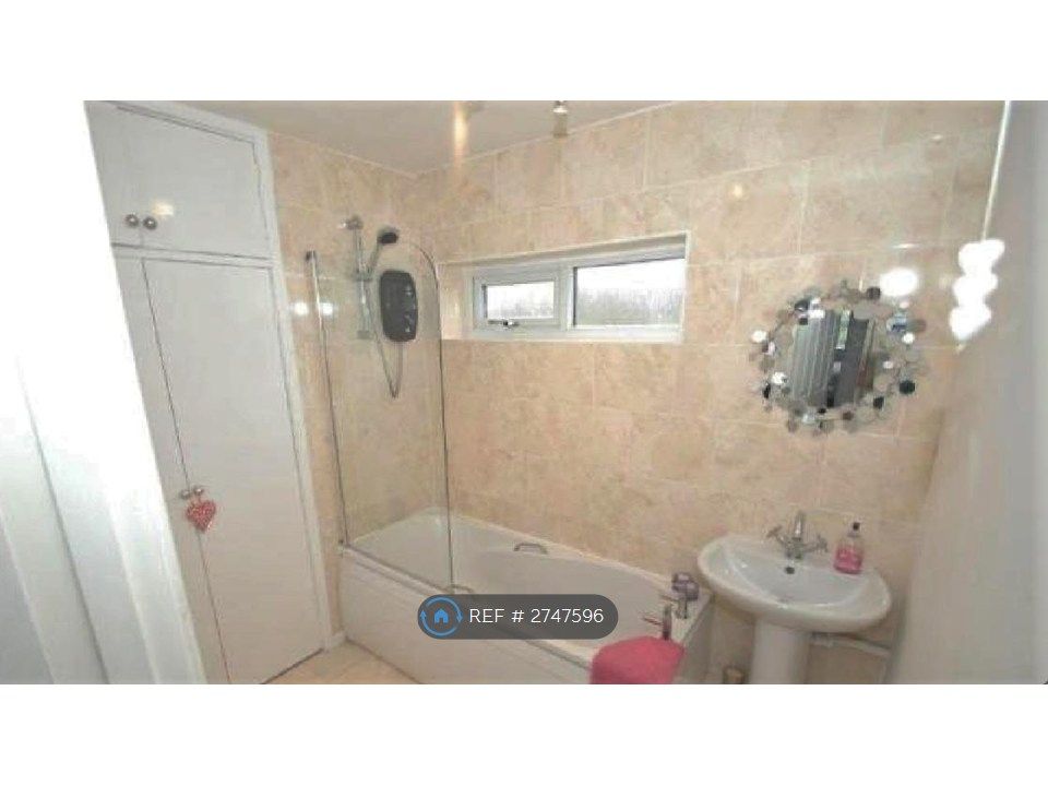 Property photo 3 of 10 Bathroom