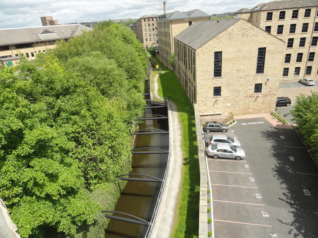 Property photo 3 of 8 Melting Point External Canal View.Jpg