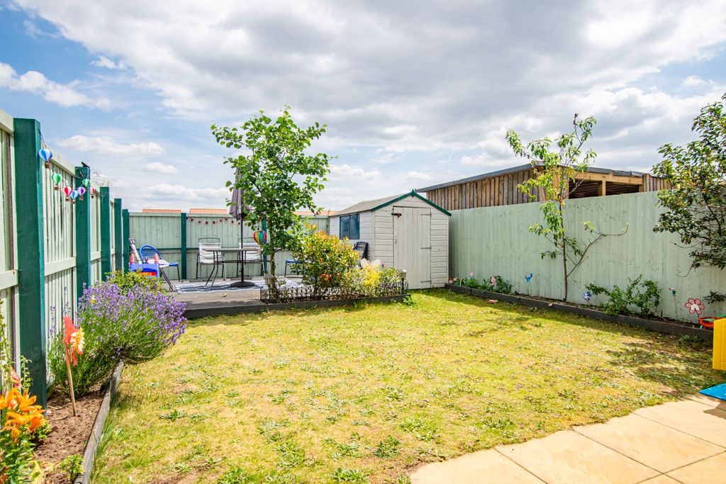 Property photo 1 of 19 Outside2