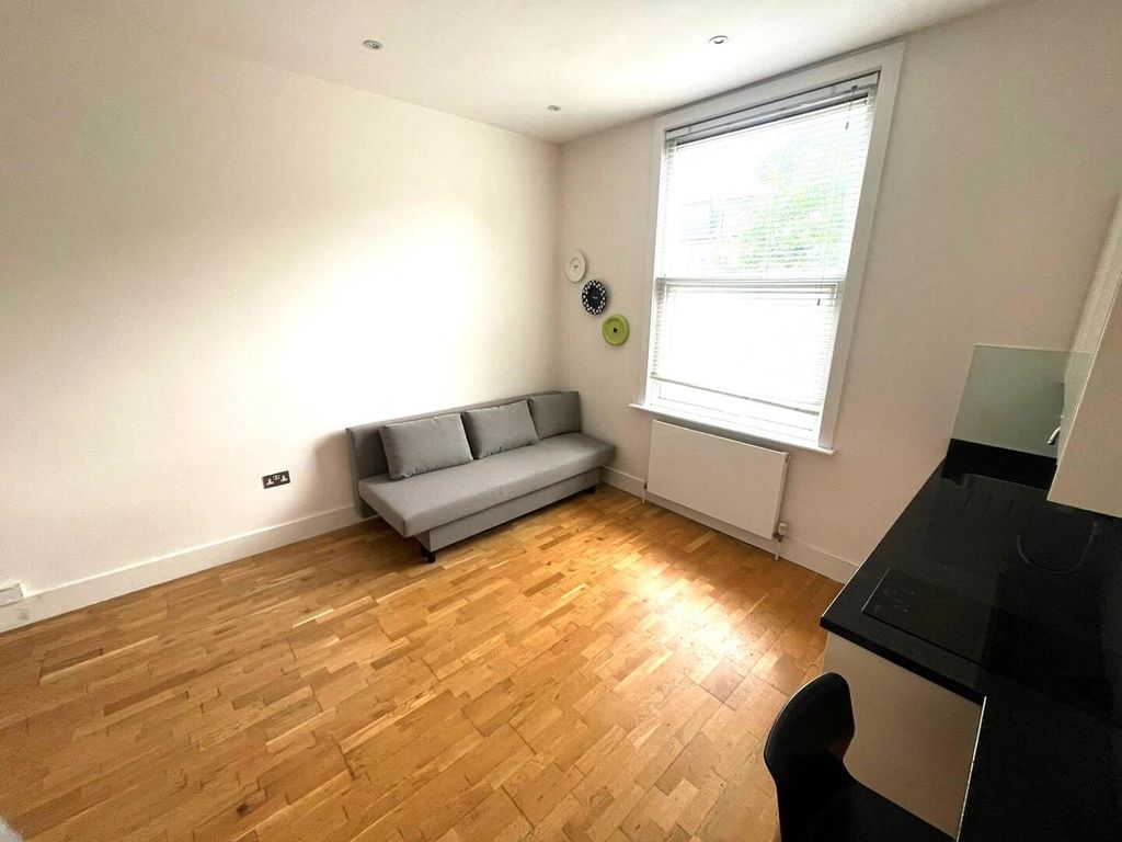 Property photo 3 of 5 Living Room