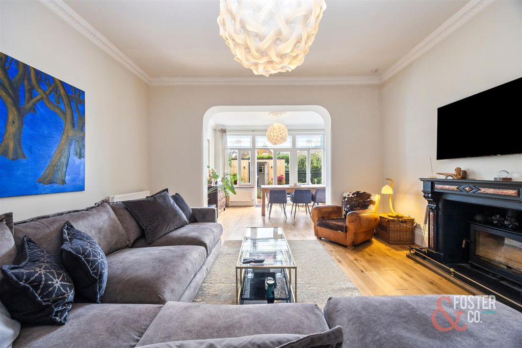 Property photo 3 of 38 Carlisle Road, 20 Garden Flat-019.Jpg