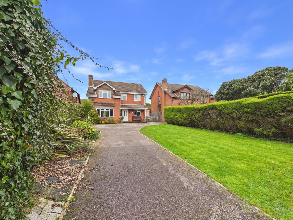 Property photo 1 of 18 4Â Bedroom Detached House For Sale