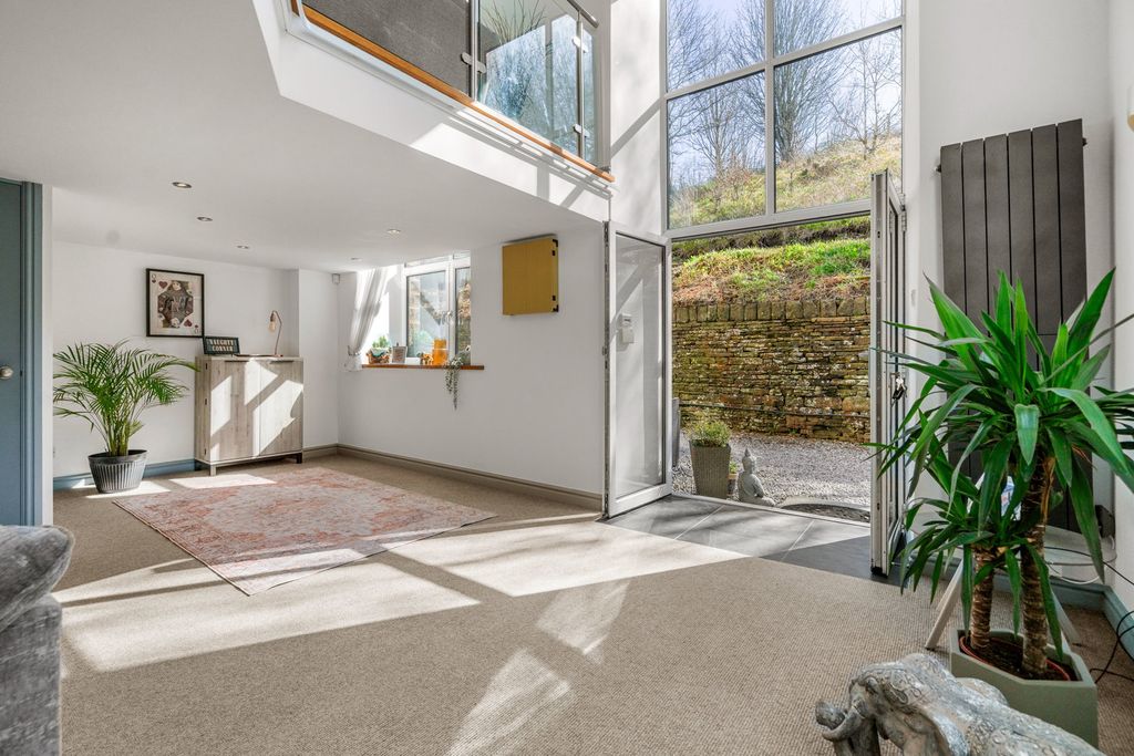 Property photo 3 of 31