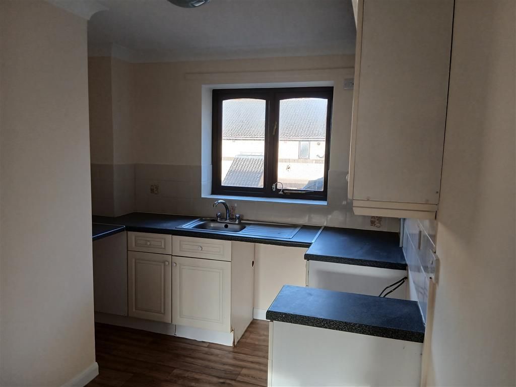 Property photo 2 of 8 Kitchen