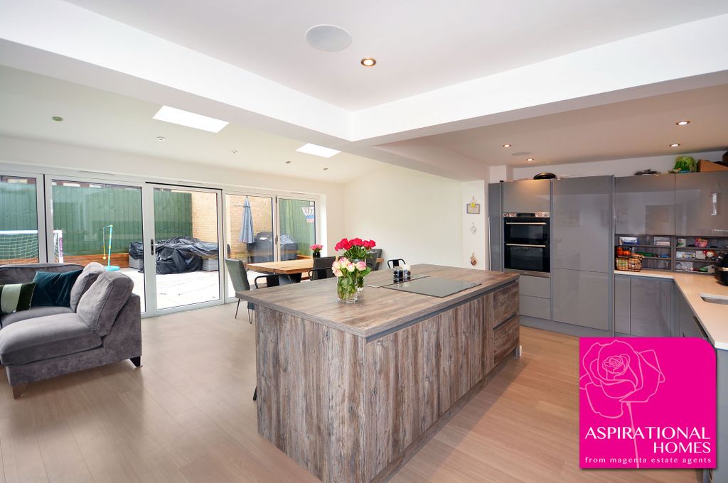 Property photo 1 of 18 Kitchen_Ah.Jpg