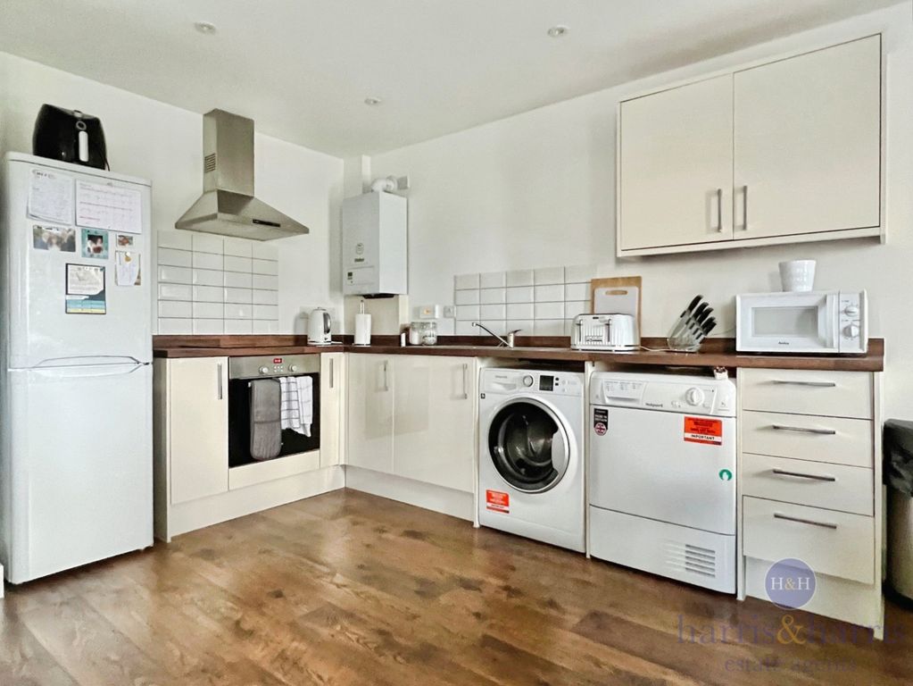 Property photo 3 of 8 Pbox-Img.Jpeg