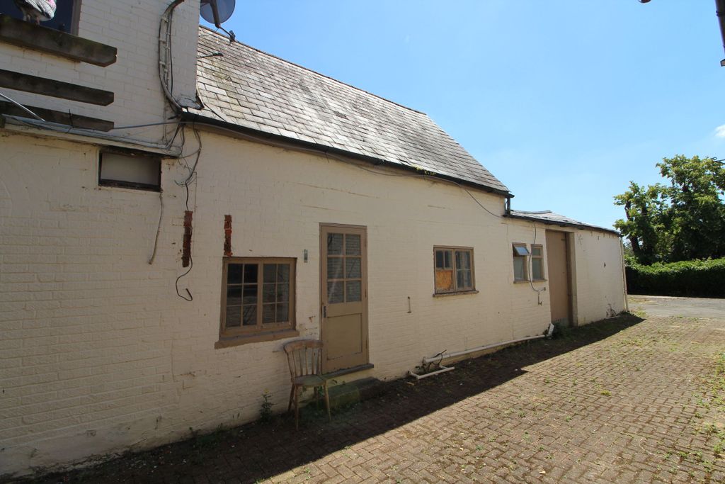 Property photo 1 of 4