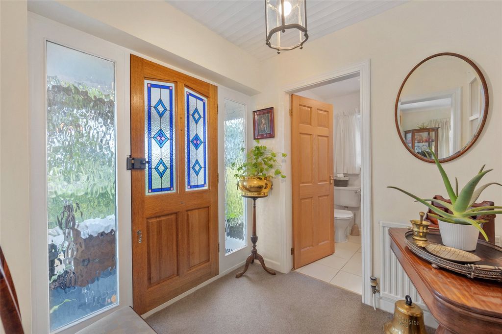 Property photo 2 of 31 Entrance Hall