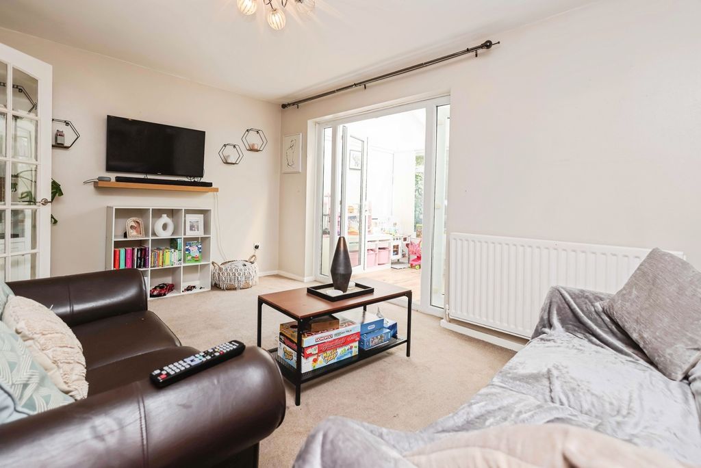 Property photo 2 of 17 Photo