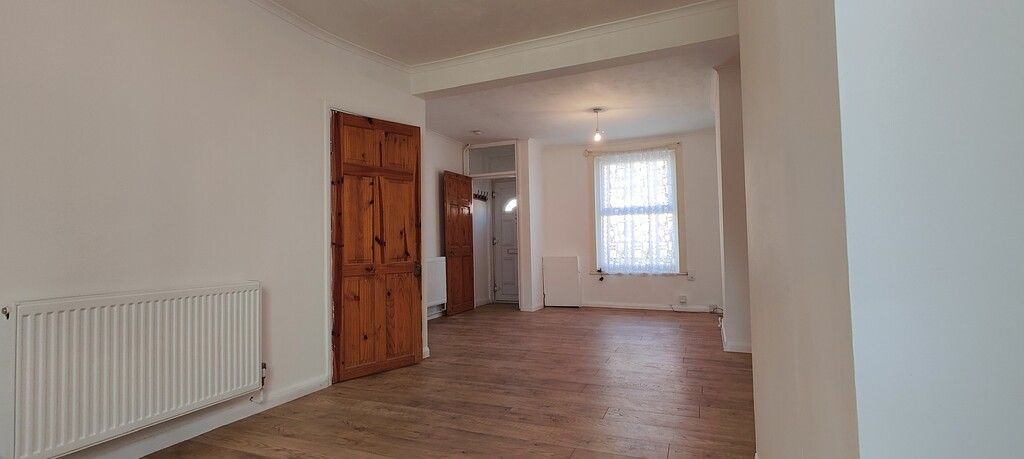 Property photo 3 of 12 108 Lettings