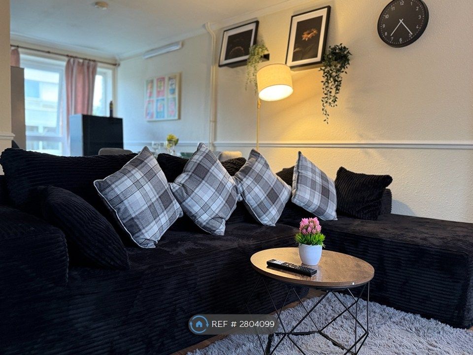 Property photo 1 of 35 Living Room