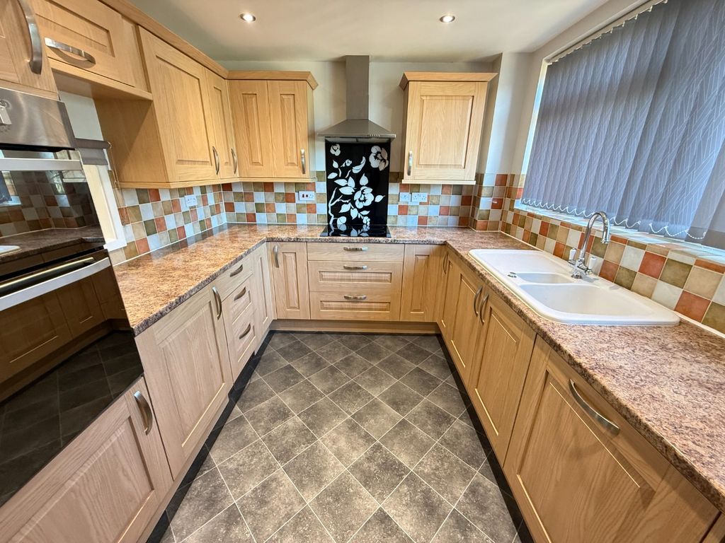 Property photo 2 of 14 5381403