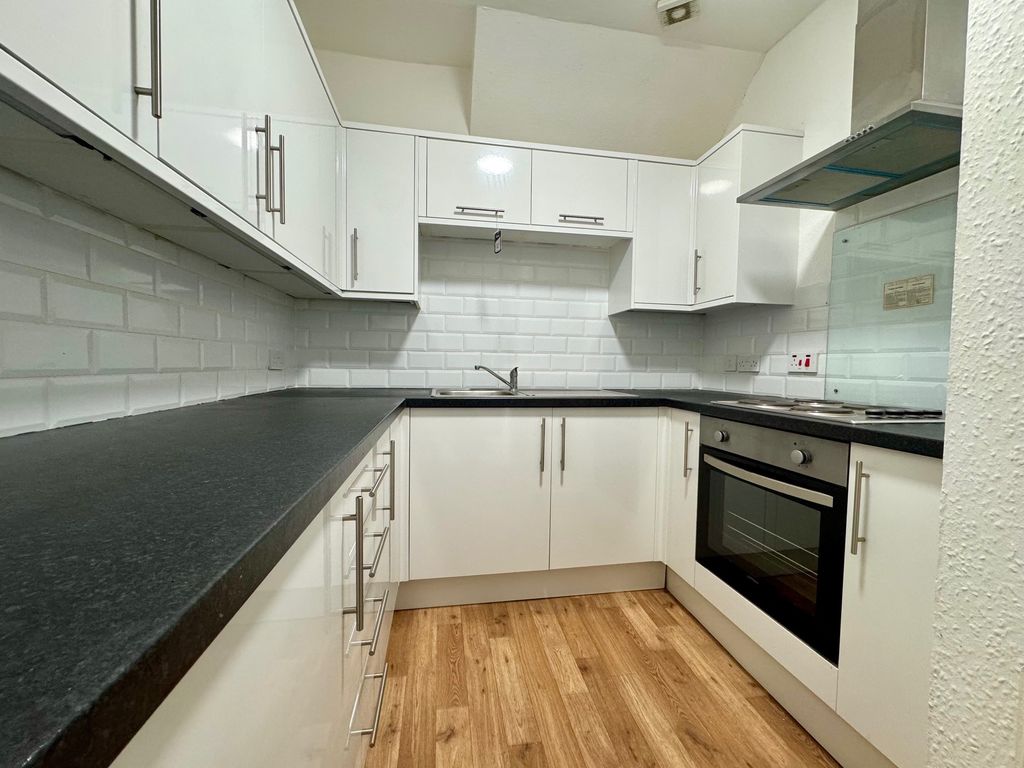 Property photo 2 of 7 Kitchen