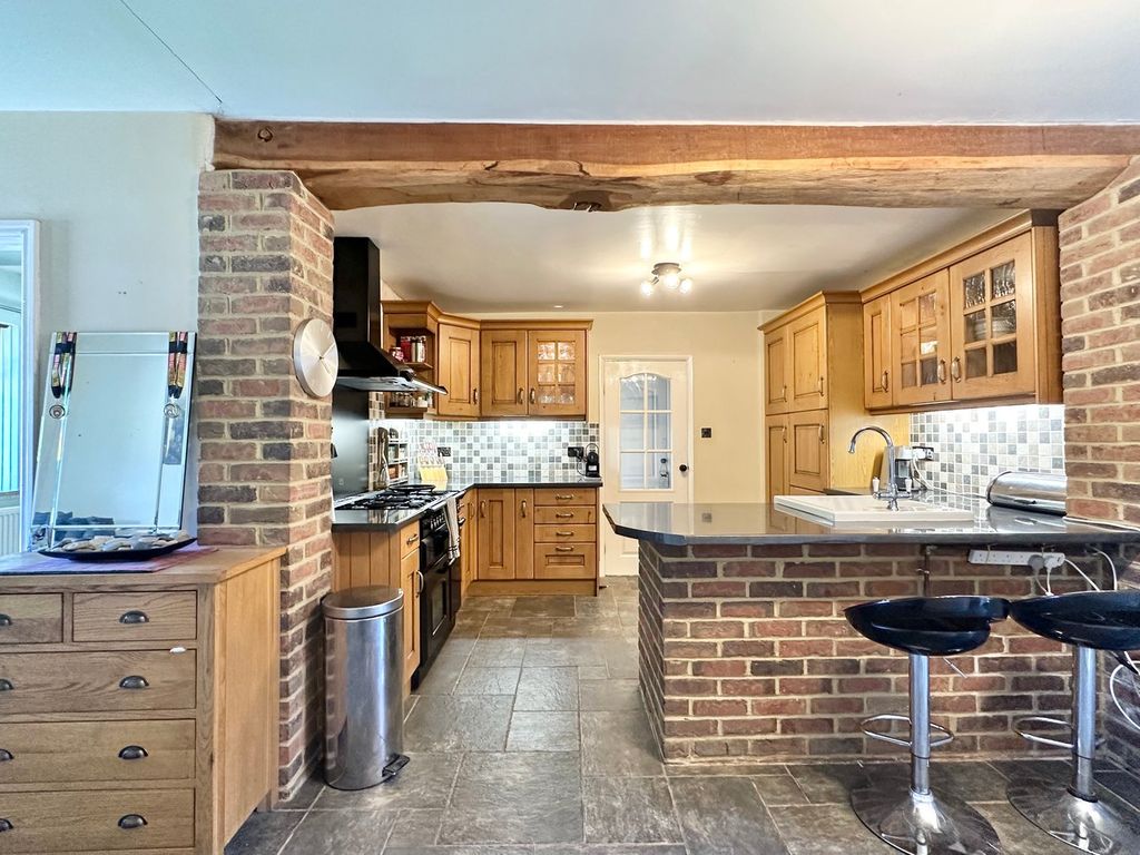 Property photo 2 of 33