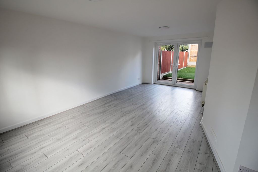 Property photo 3 of 27