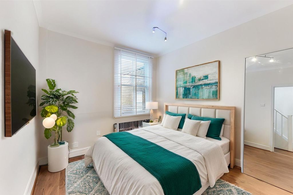 Property photo 2 of 8 Bedroom 2 (1).Jpg