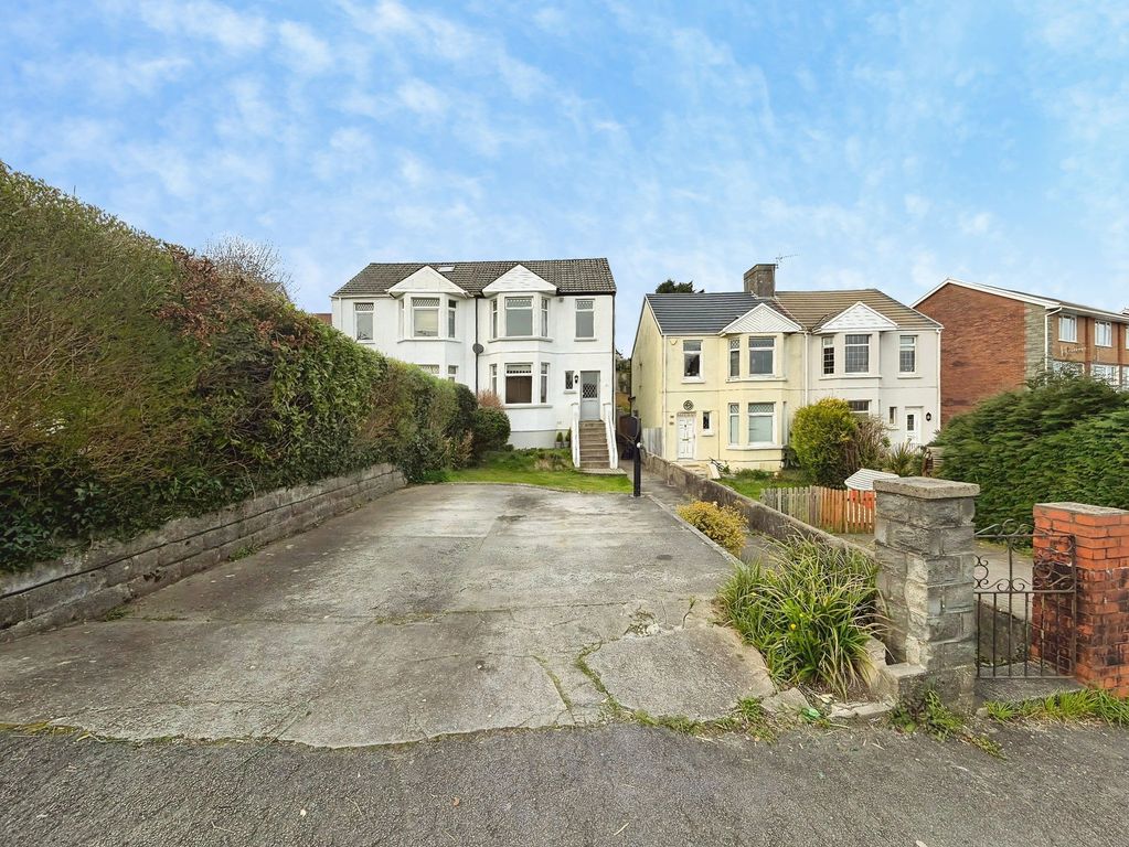Property photo 2 of 27