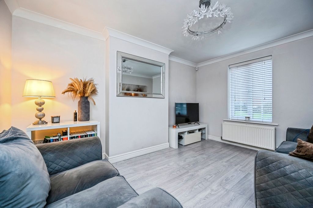 Property photo 2 of 17 Photo