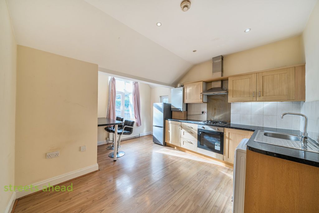 Property photo 2 of 15 F264F354-625B-4d5...