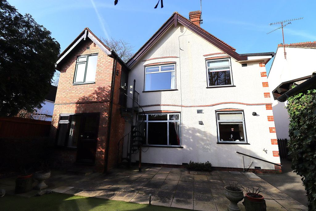 Property photo 2 of 23