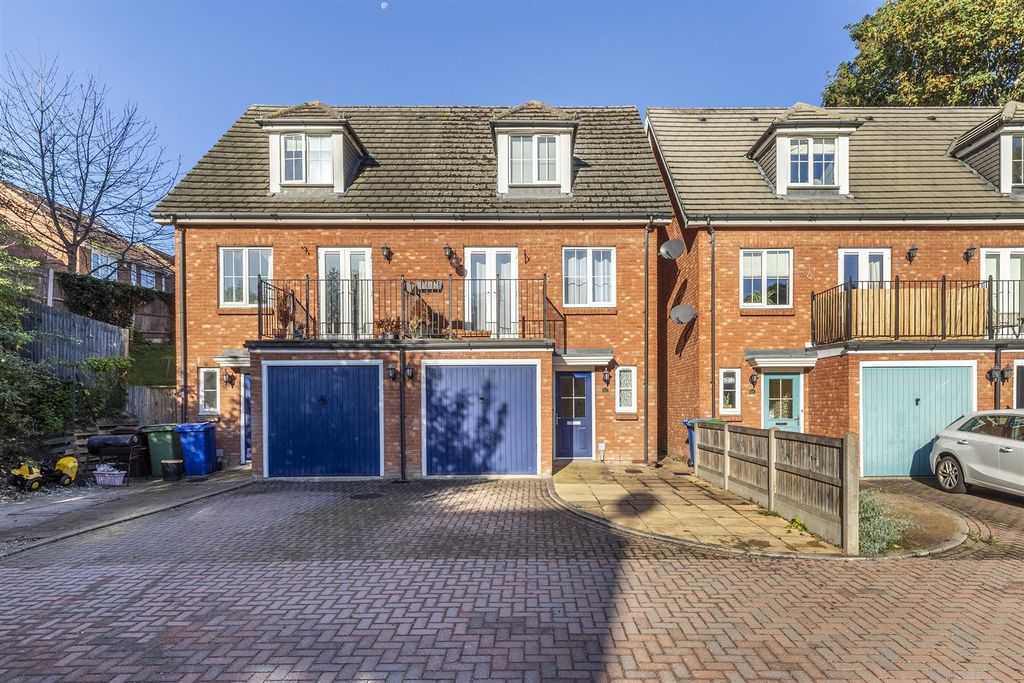 Property photo 1 of 34