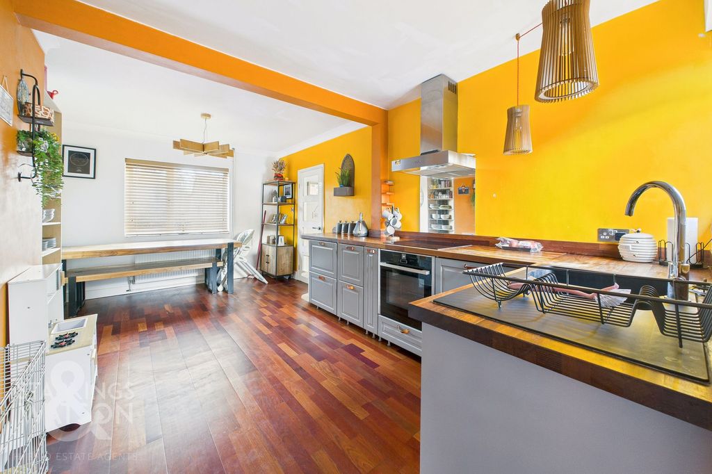 Property photo 2 of 26