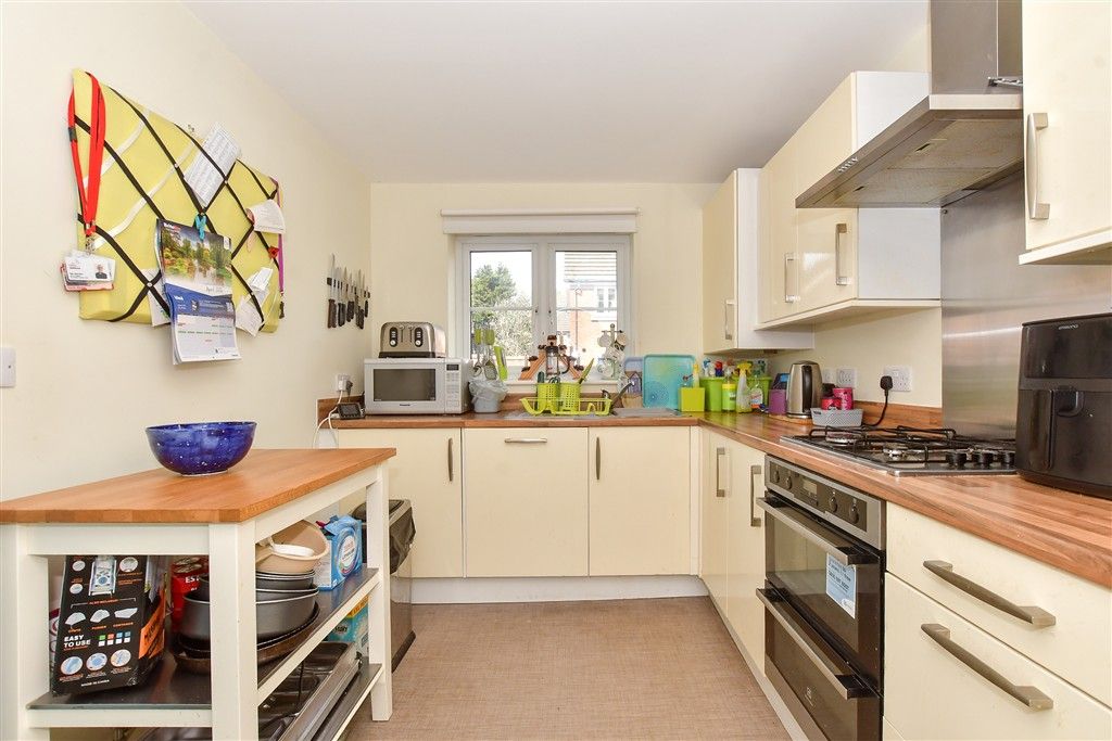 Property photo 3 of 18 Kitchen