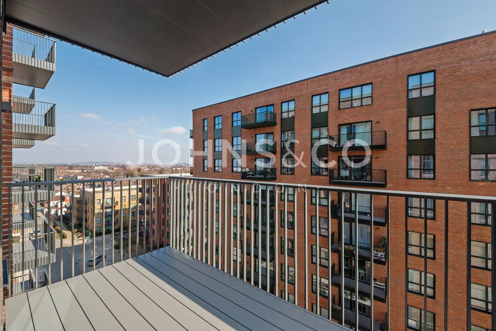 Property photo 2 of 25