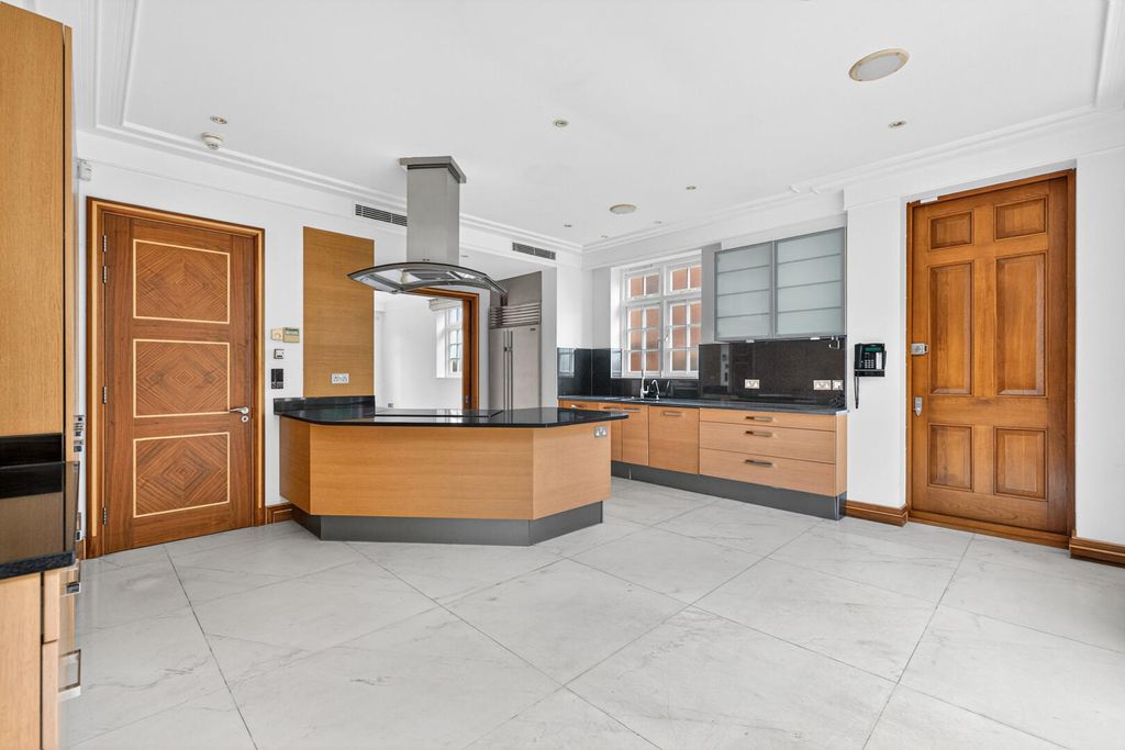 Property photo 3 of 35 Kitchen
