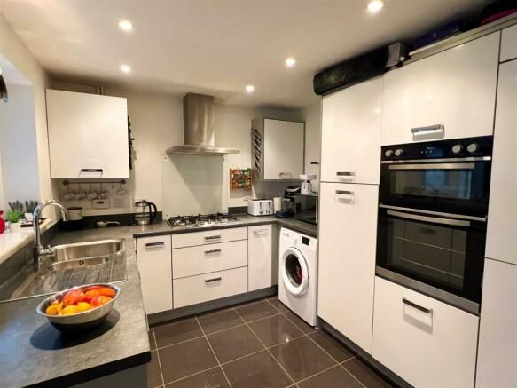 Property photo 2 of 19 Image