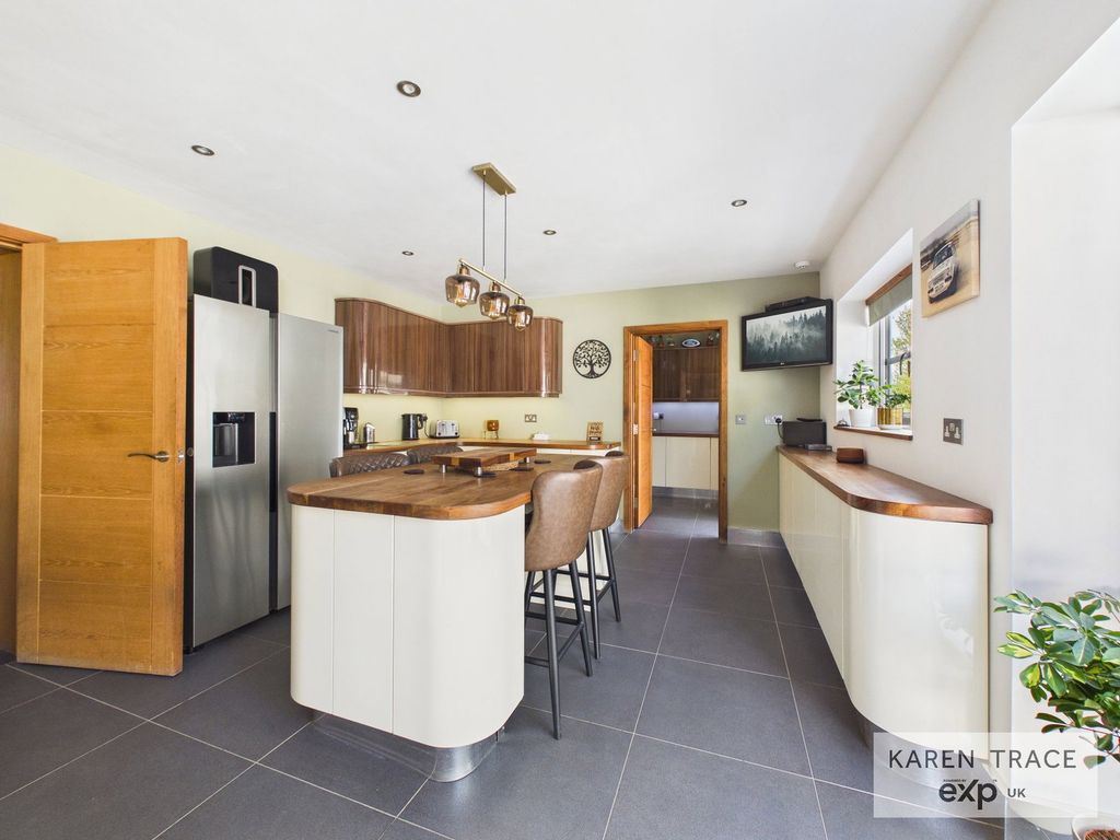 Property photo 3 of 40