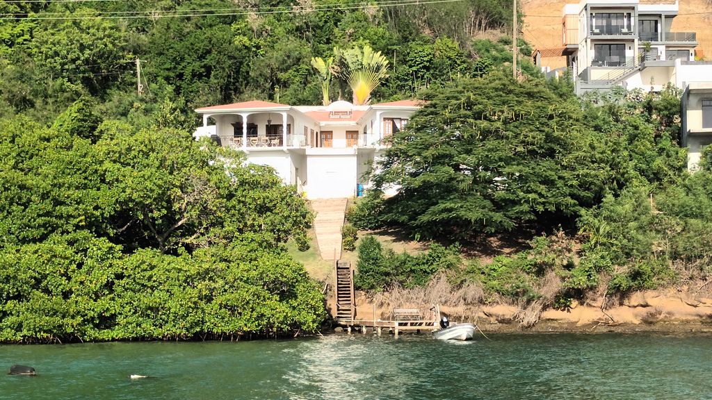 Property photo 2 of 21