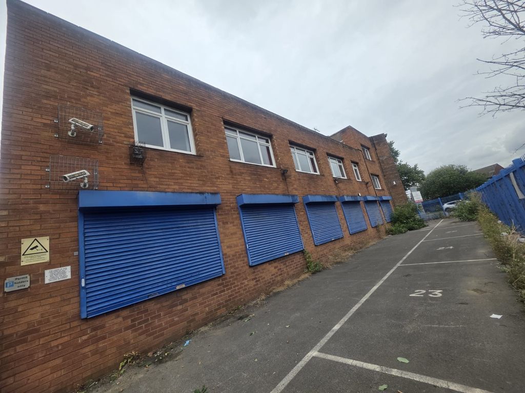 Property photo 2 of 17